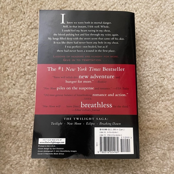 All 4 Twilight books by Stephanie Meyer - Picture 8 of 11